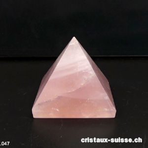 Pyramide Quartz rose, base 4,4 cm x haut. 3,9 cm. Pièce unique