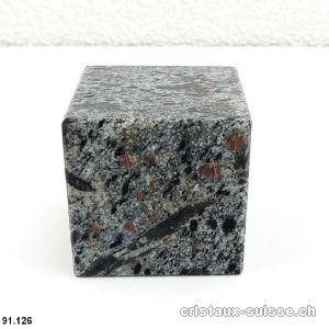 Grenat hornblende dans matrice d'ardoise Suisse, cube 5,2 x 5,2 cm. Pièce unique