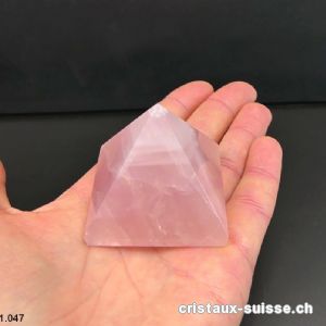 Pyramide Quartz rose, base 4,4 cm x haut. 3,9 cm. Pièce unique