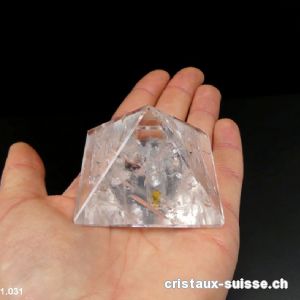 Pyramide Cristal de Roche, base 5,6 x haut. 3,7 cm. Pièce unique