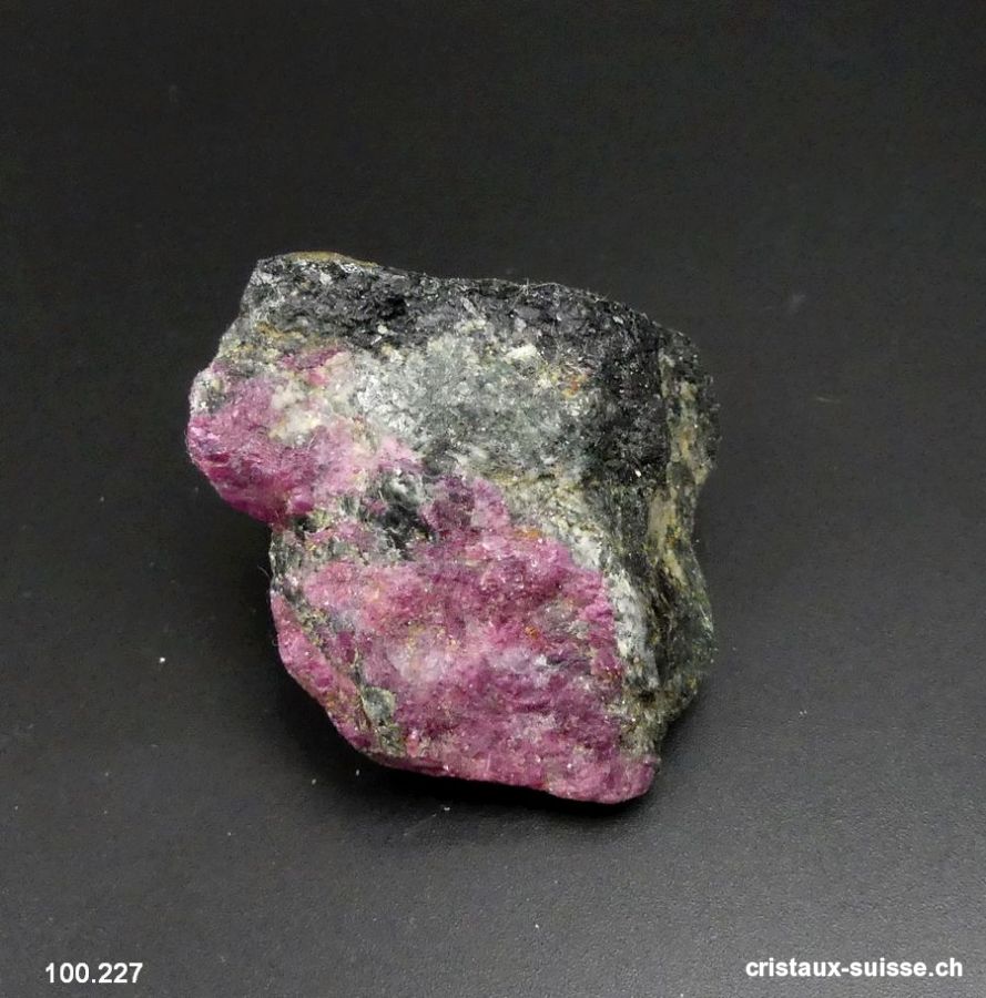 Rubis - Hornblende brut 4,2 x 4 x 3 cm. Pièce unique 83 Grammes