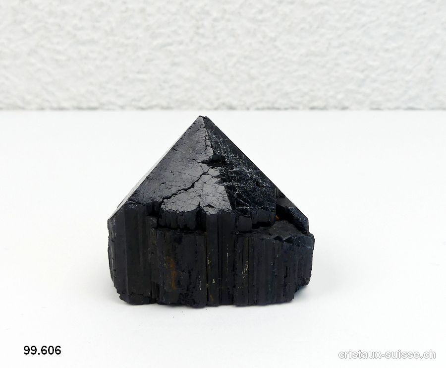 Tourmaline noire pointe polie. Pièce unique