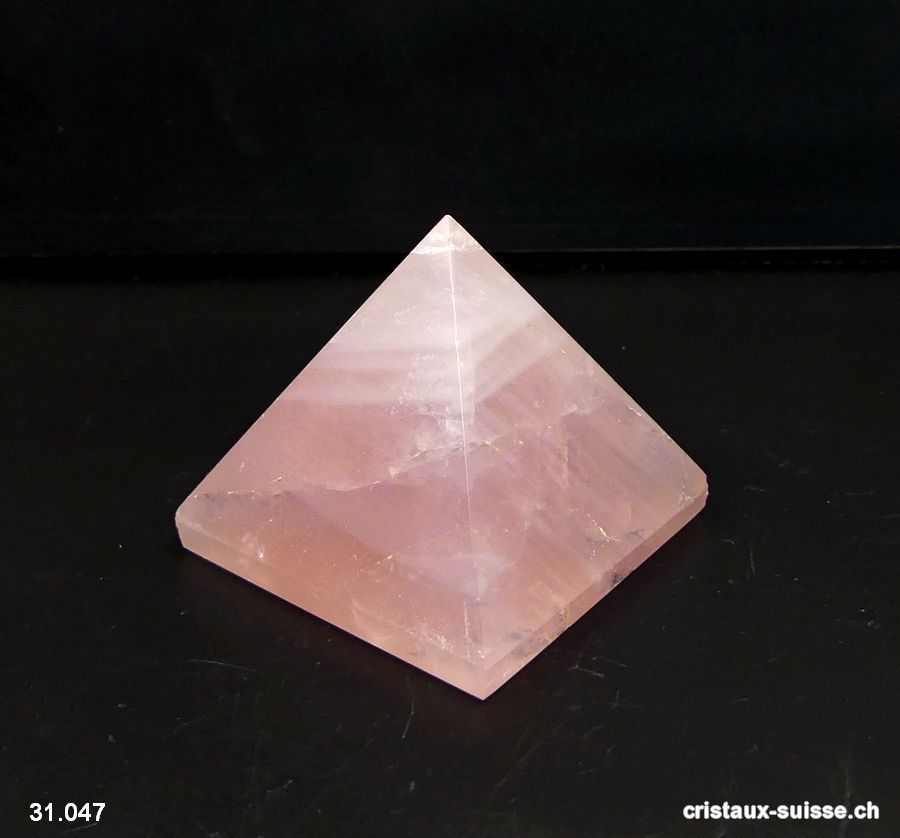 Pyramide Quartz rose, base 4,4 cm x haut. 3,9 cm. Pièce unique