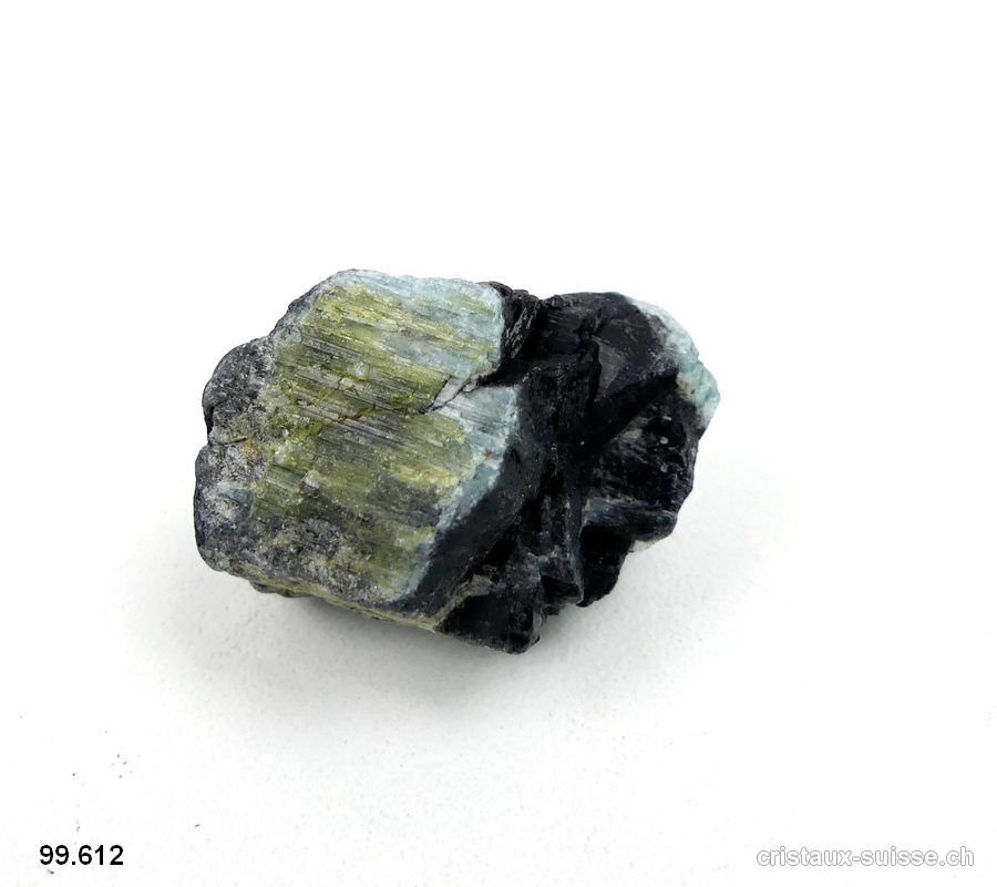 Tourmaline verte, bleue et noir cristallisée. Pièce unique