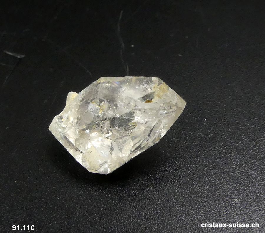 Quartz biterminé de Suisse - Valais. 1,9 x 1,3 x 0,9 cm. Pièce unique