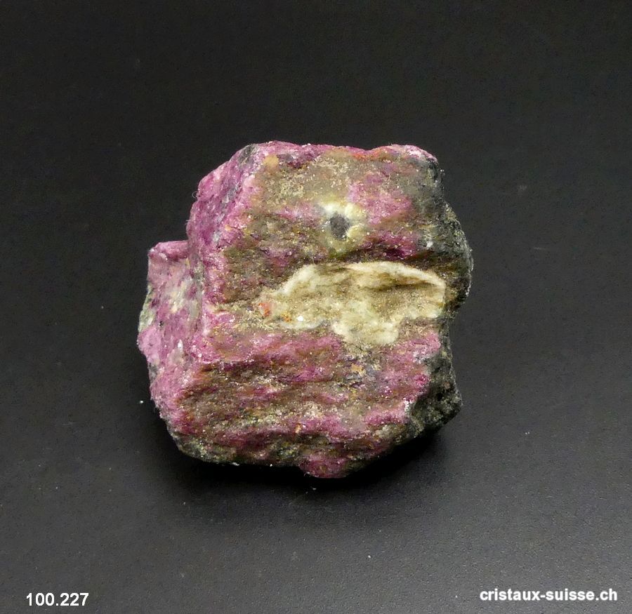 Rubis - Hornblende brut 4,2 x 4 x 3 cm. Pièce unique 83 Grammes