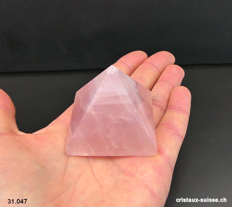 Pyramide Quartz rose, base 4,4 cm x haut. 3,9 cm. Pièce unique